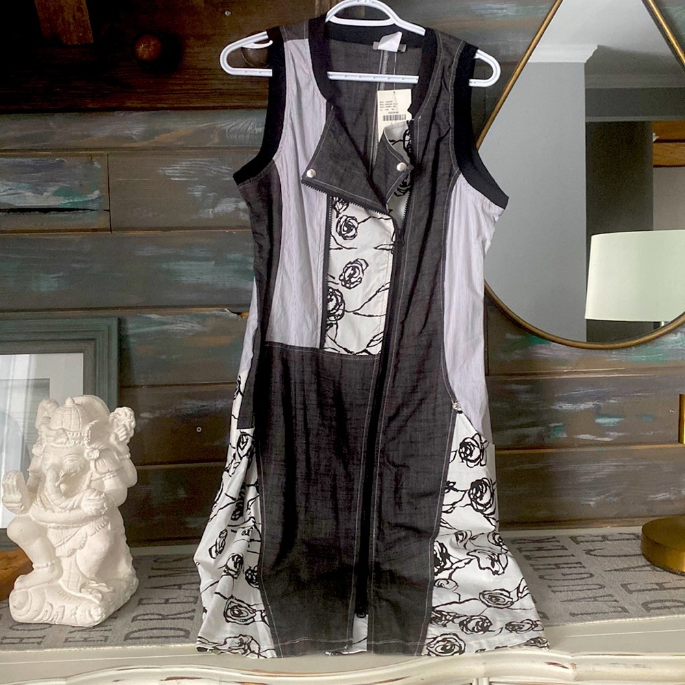 NWT CUTE as hell dress!!! Great with a Jean jacket!!